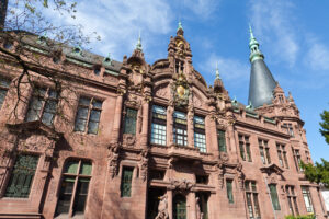 Die Ruprecht-Karls-Universität Heidelberg, hier die Unibibliothek, gilt als älteste Hochschule in Deutschland. Foto: © eyetronic /stock adobe