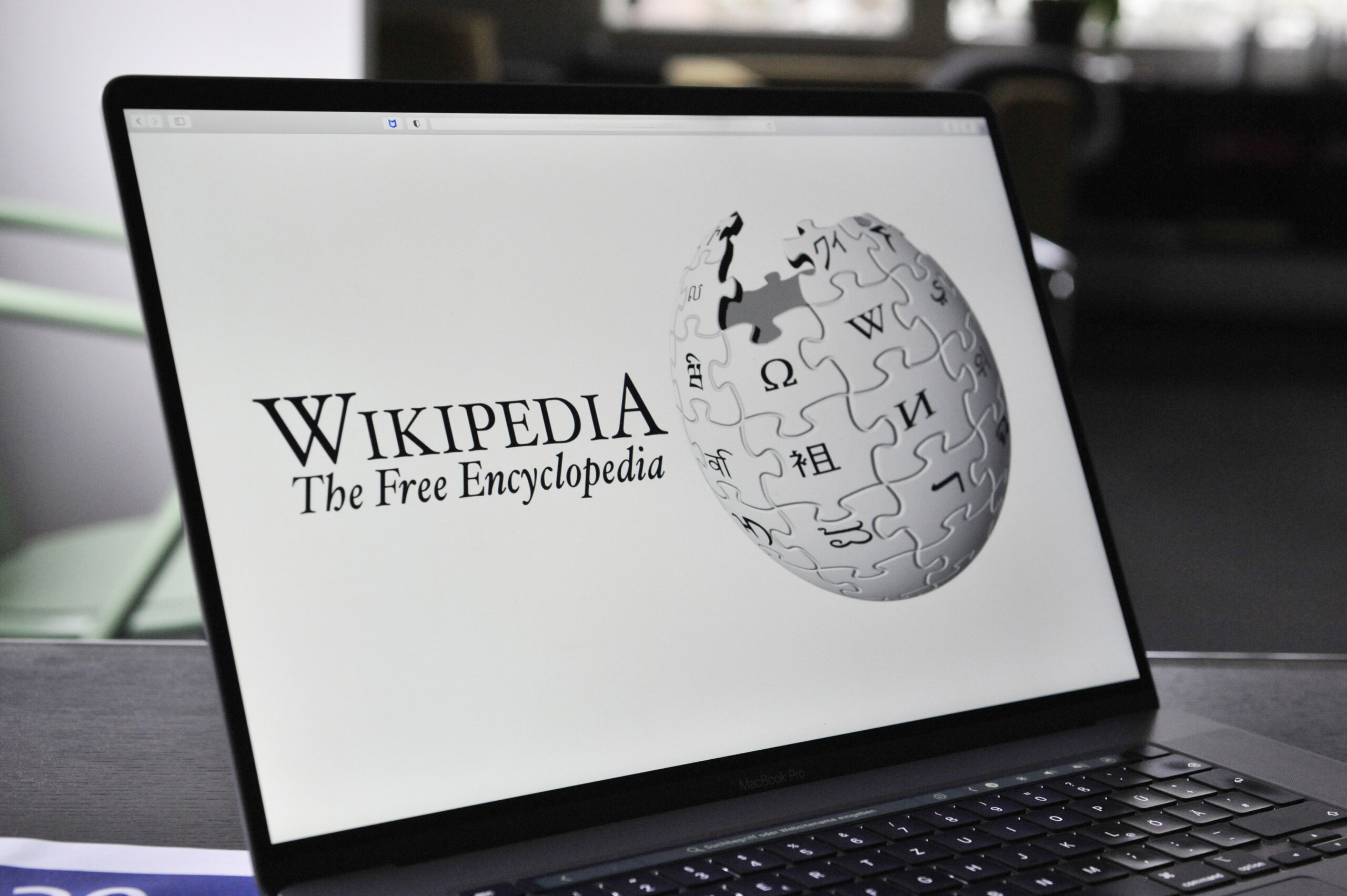 Wikipedia – eines der herausragenden Projekte im Internet. Foto: © nmann77 / stock adobe